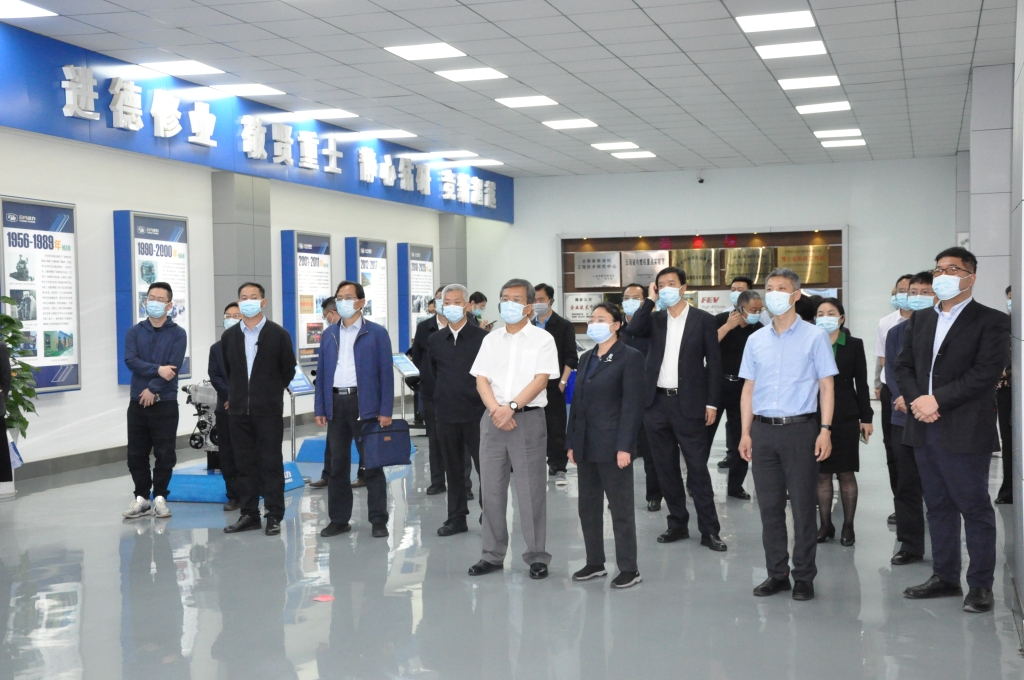 中共云南省委办公厅调研组到 人生就是博官网发展调研