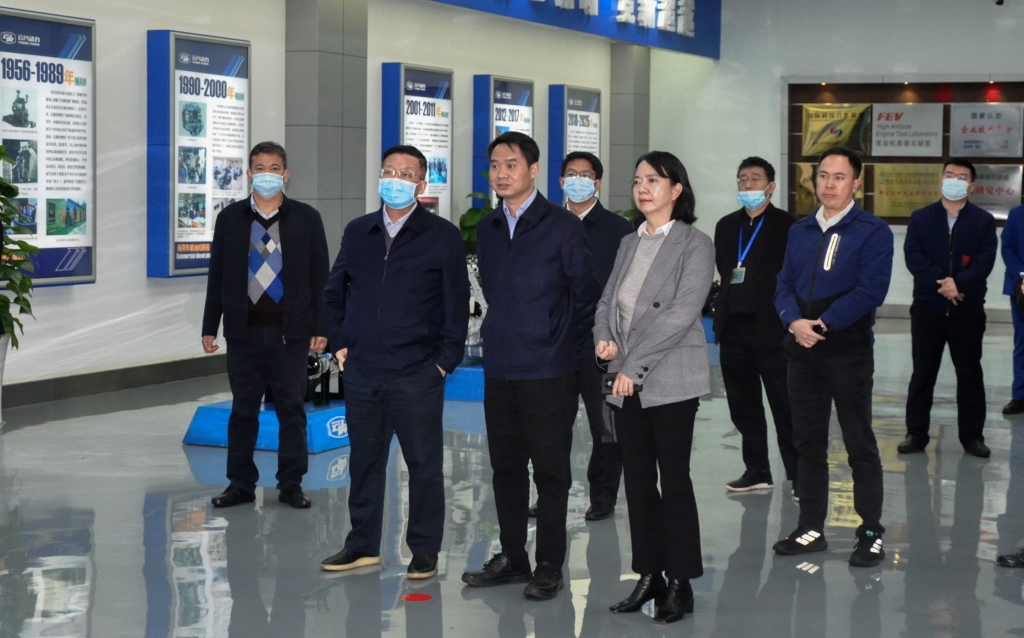 昆明市委常委杨东伟一行到云南人生就是博官网动力集团有限公司发展调研